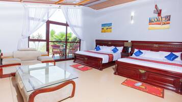 Familiekamer | Een kluis op de kamer, een bureau, gratis wifi, beddengoed