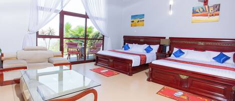 Family Room | In-room safe, desk, free WiFi, bed sheets