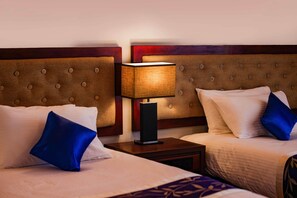 Twin Room | In-room safe, desk, free WiFi, bed sheets