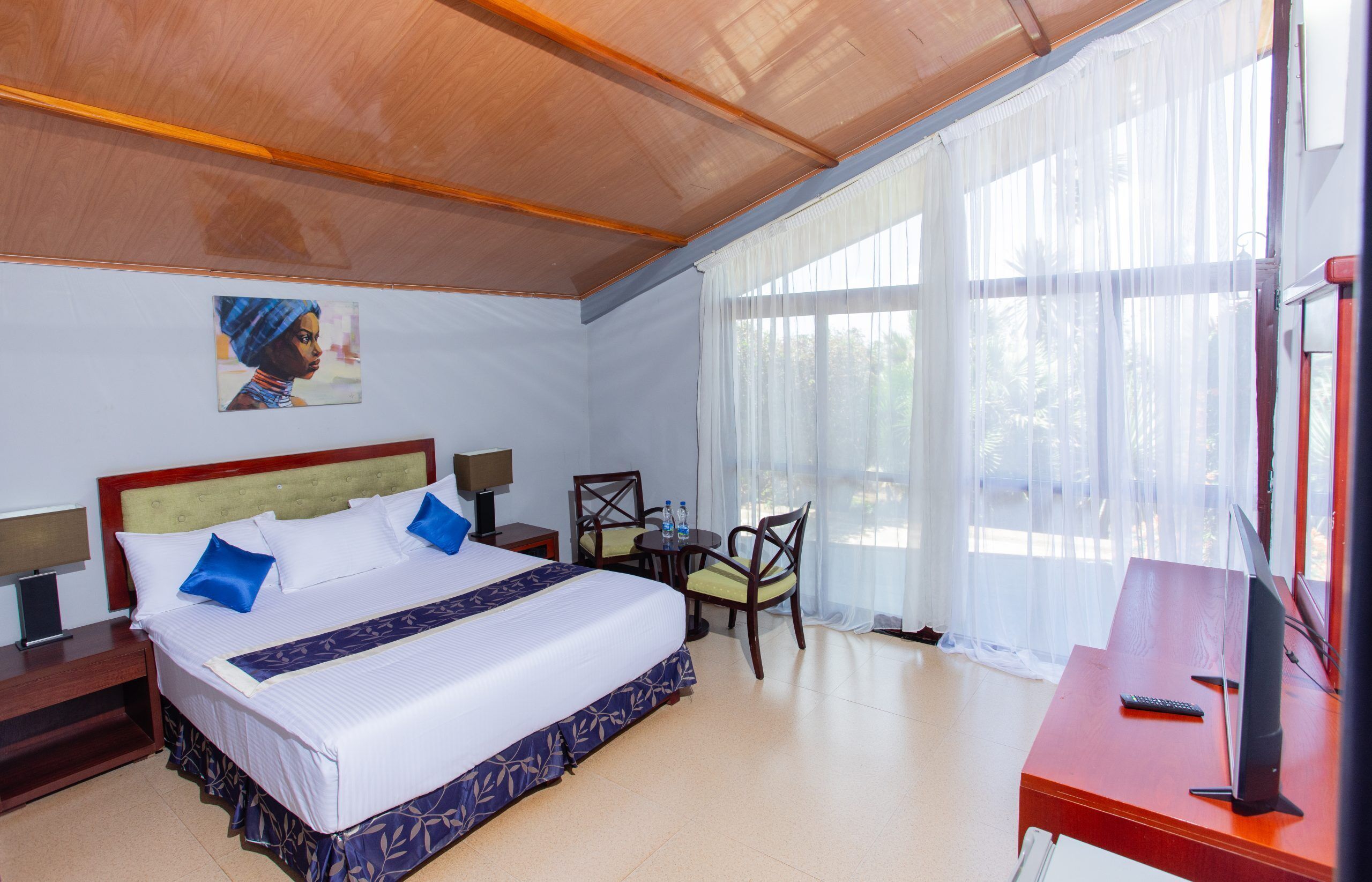 Quarto solteiro standard | Cofres nos quartos, escrivaninha, Wi-Fi de cortesia, roupa de cama