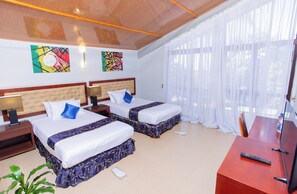 Habitación con 2 camas individuales | Caja fuerte, escritorio, wifi gratis y ropa de cama