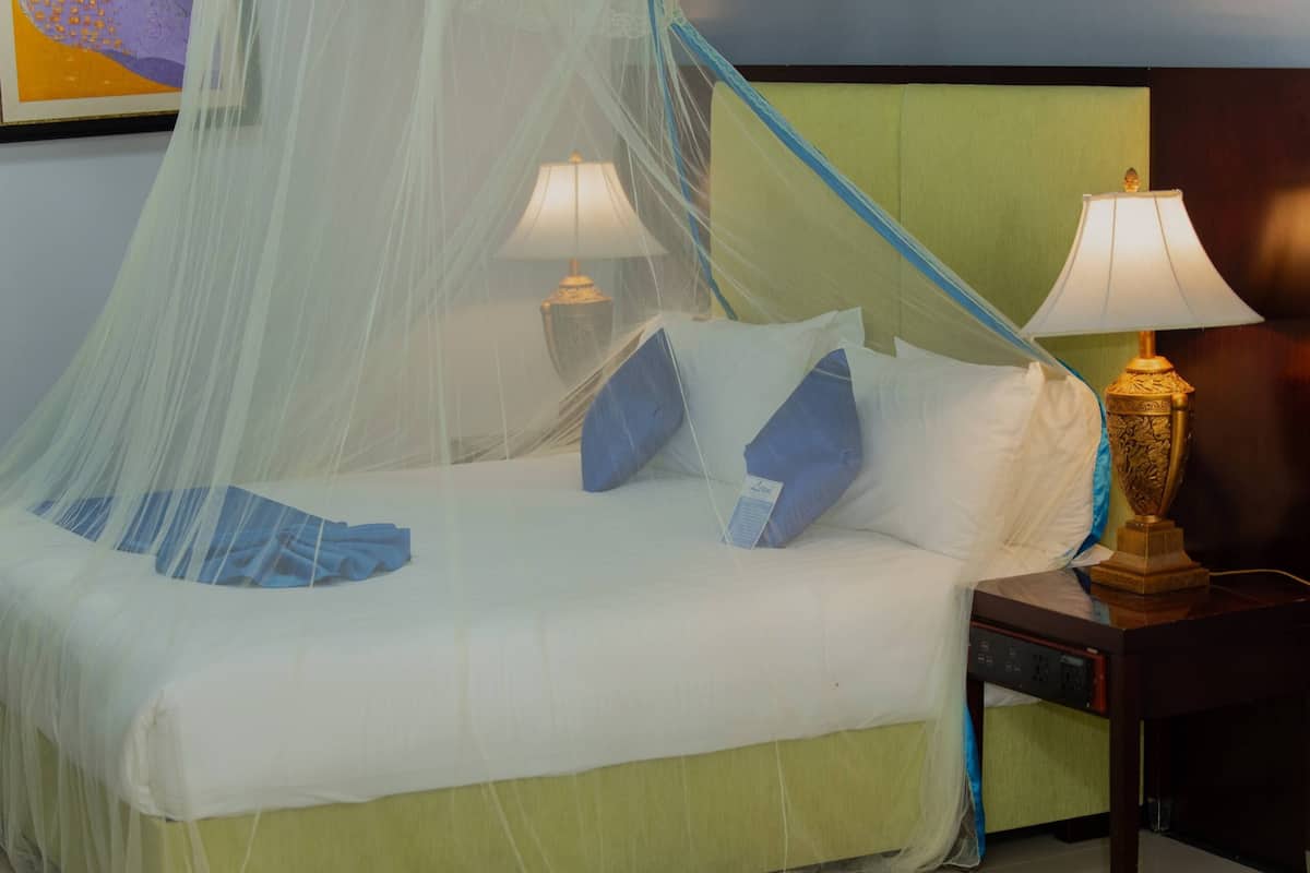 Perhesviitti, 2 makuuhuonetta | Työpöytä, kannettavalle tietokoneelle sopiva työtila, pimennysverhot