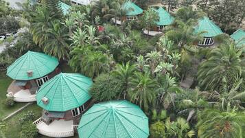 1 間臥室、書桌、筆電工作空間、遮光布/窗簾