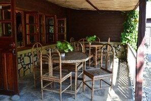 Breakfast, lunch, dinner served; local and international cuisine