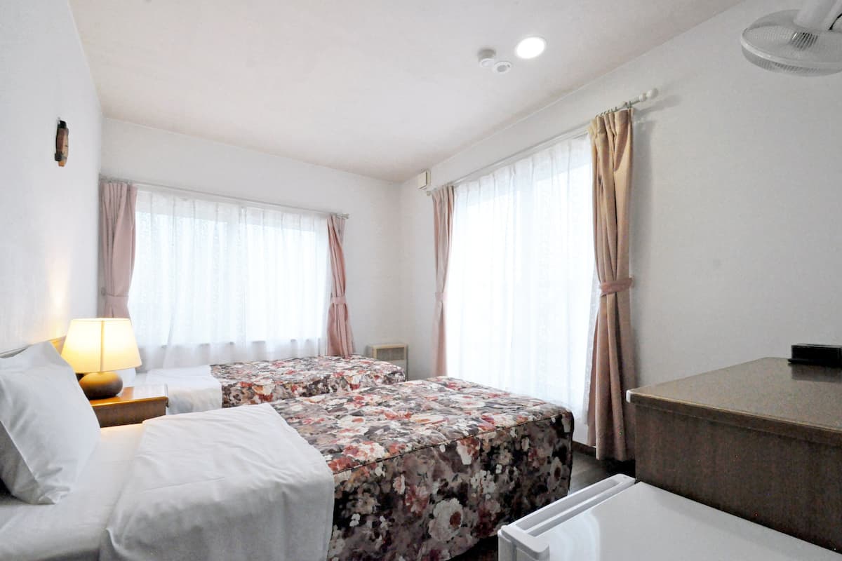 Standard Twin Room, Private Bathroom, Sea View | Free WiFi