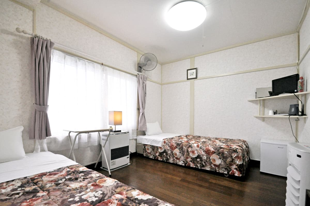 Standard Twin Room, Shared Bathroom | Free WiFi