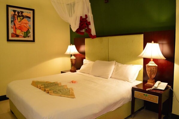 Shower, rainfall showerhead, free toiletries, hair dryer - Lewi Hotel Piazza (Awassa)