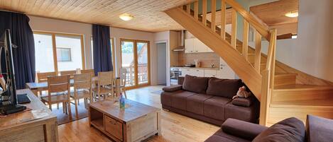 Elite House, Mountain View | Living area | Flat-screen TV