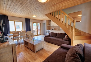 Elite House, Mountain View | Living area | Flat-screen TV