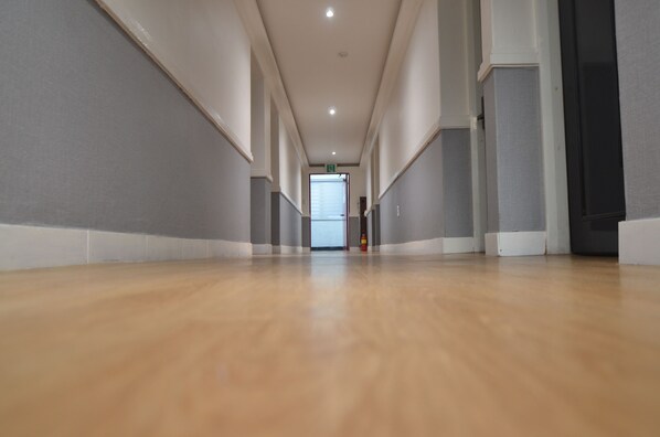 Hallway - Kimchee Guesthouse Haeundae - Hostel (Busan)