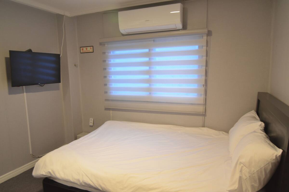 Blackout curtains, soundproofing, free WiFi, bed sheets