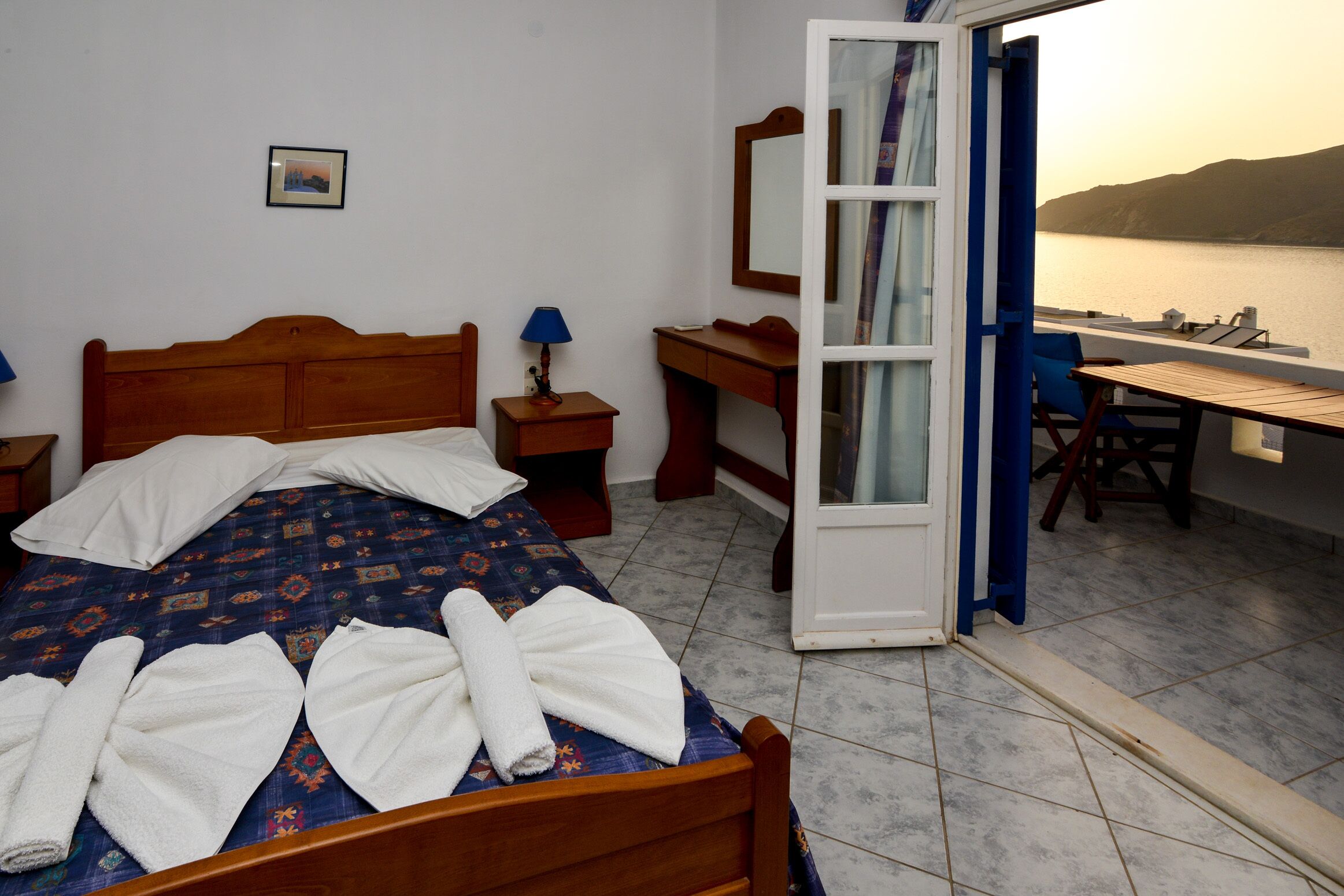 Amorgos Sunset, sea view studio next to the beach