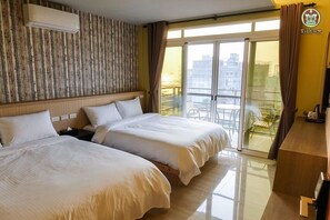 Desk, blackout drapes, free WiFi, bed sheets - Look Villa (Jinning)