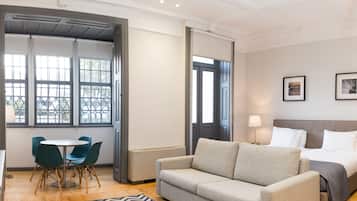 Studio, Courtyard View (4) | Living area | 32-inch flat-screen TV with cable channels, LCD TV
