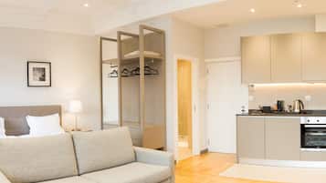 Studio, Courtyard View (4) | Living area | 32-inch flat-screen TV with cable channels, LCD TV