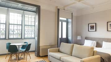 Studio, Courtyard View (4) | Living area | 32-inch flat-screen TV with cable channels, LCD TV