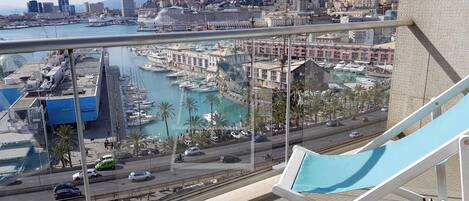 Camera familiare, 1 letto queen con divano letto, non fumatori, vista mare | Terrazza/patio