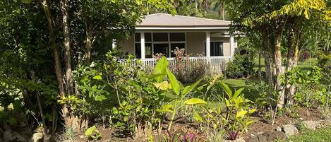 المنطقة المحيطة بالمنشأة