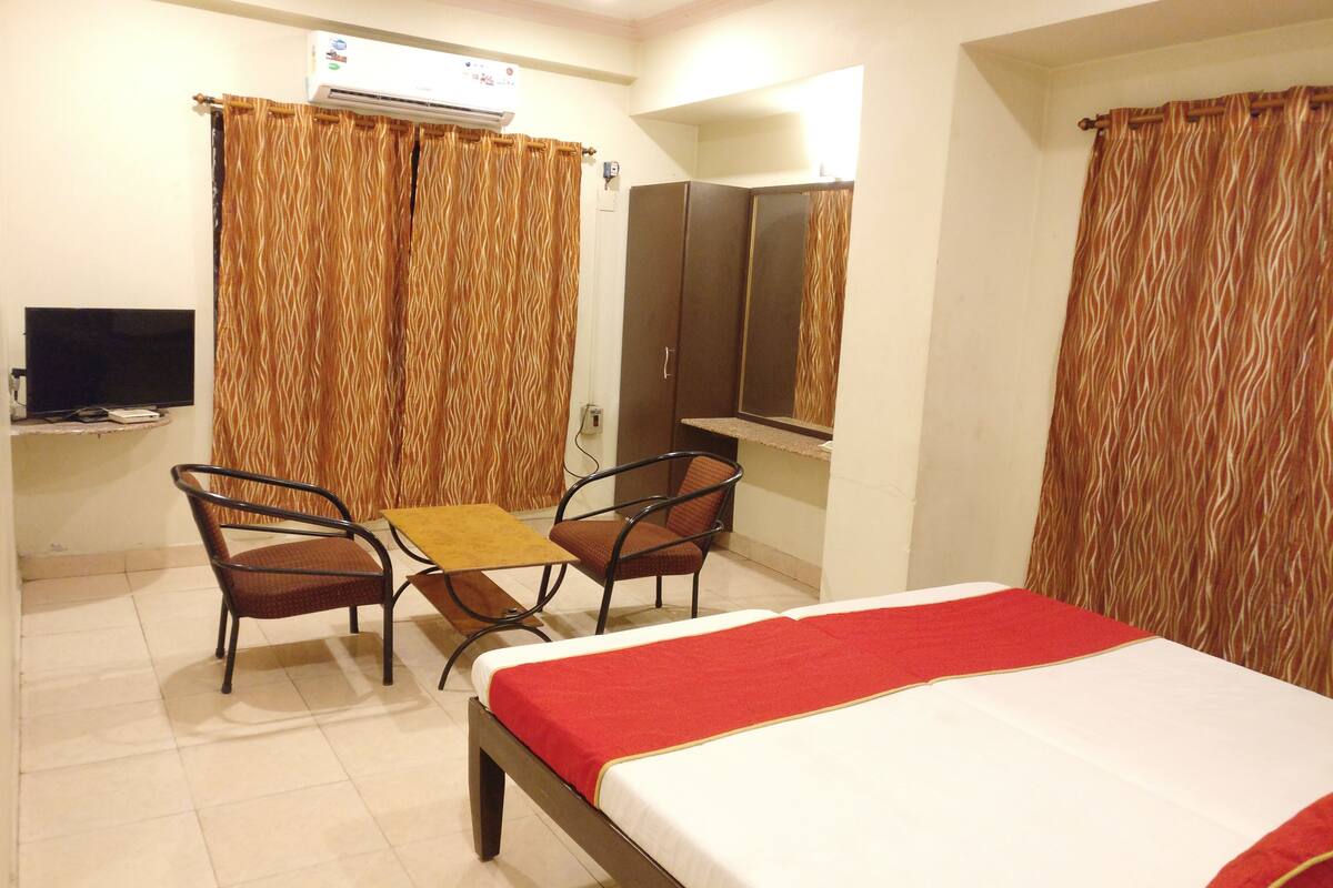 memory-foam beds, individually decorated, individually furnished, desk