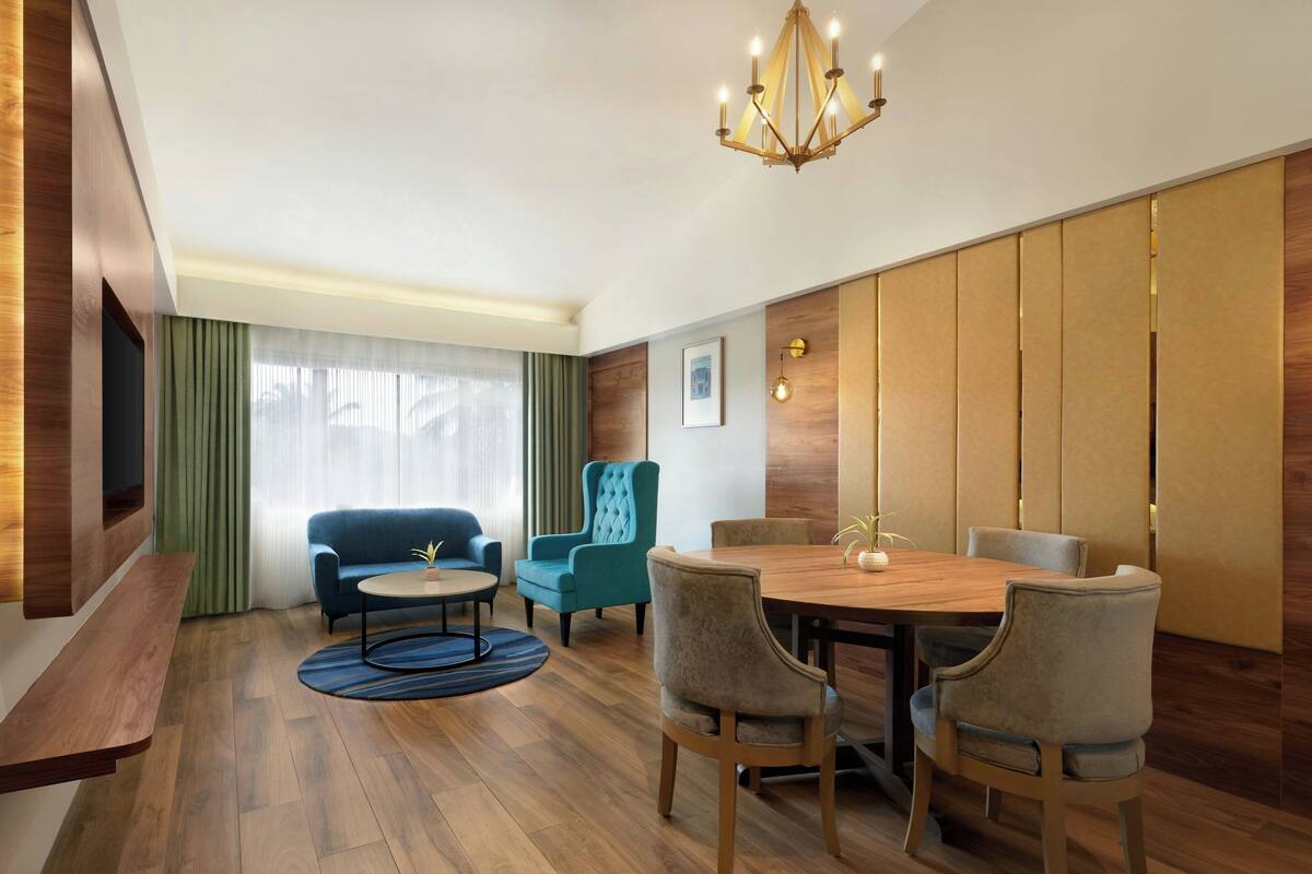 Suite, 1 Bedroom | Living room | 32-inch LED TV with cable channels, TV