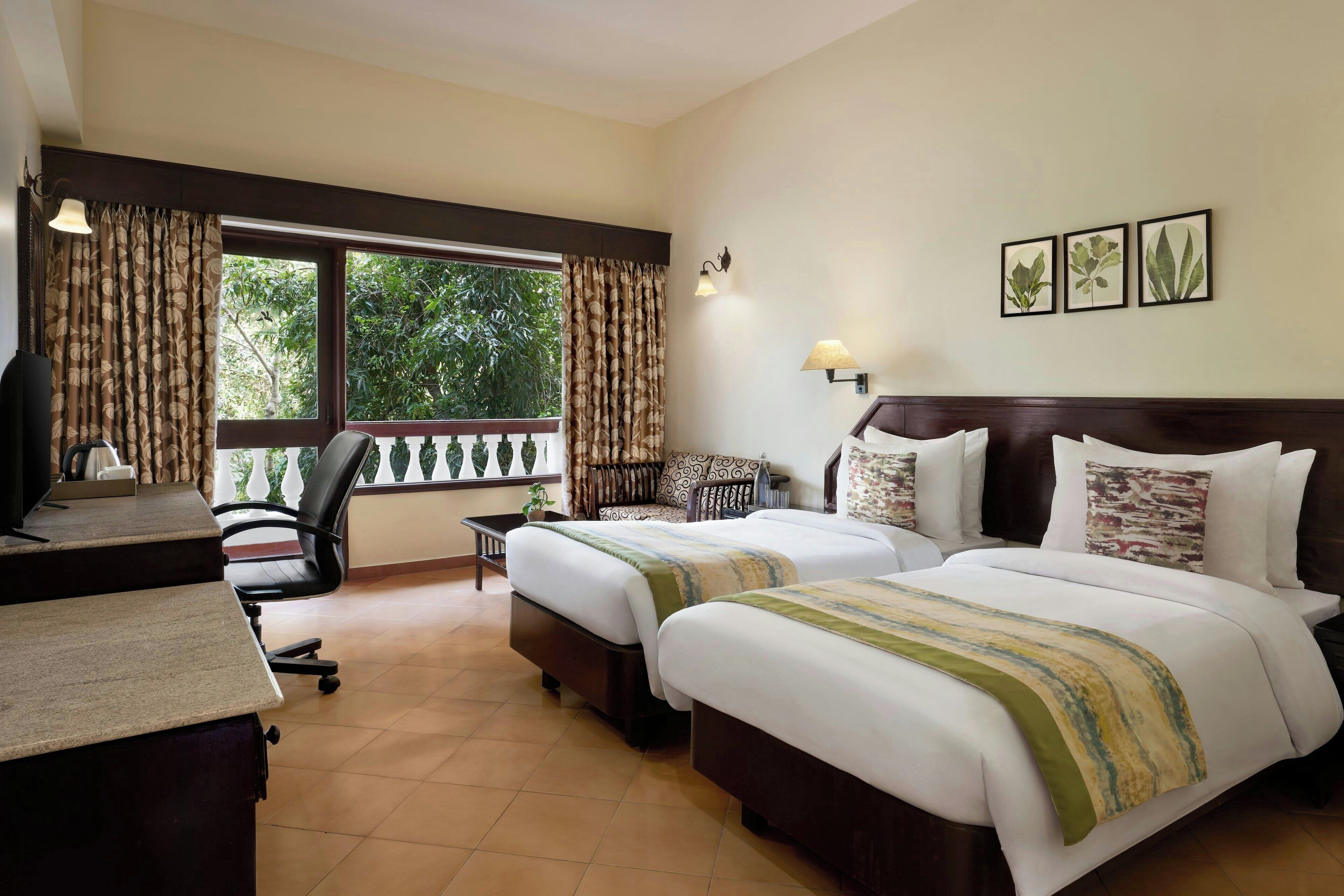 Room, 2 Twin Beds, Balcony | Minibar, in-room safe, desk, iron/ironing board