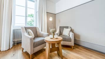Premium Suite | Khu phòng khách | TV