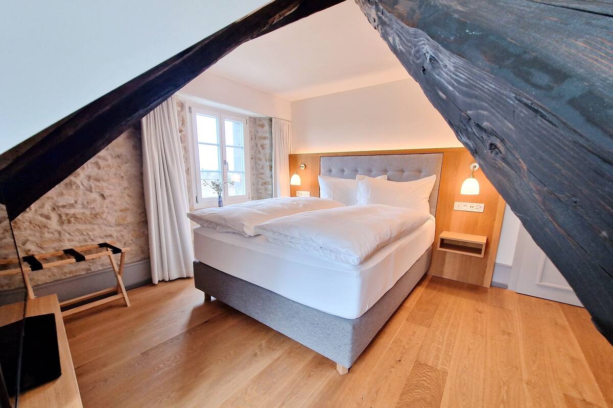 Superior Comfort Queen Size | 1 chambre, couette en duvet, rideaux dâobscurcissement