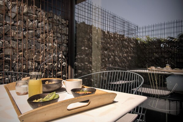 Tallelokero huoneessa, äänieristys, ilmainen Wi-Fi, vuodevaatteet