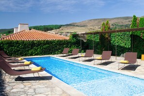 Seasonal outdoor pool - Belle Torre Mayorazgo Boutique Hotel  (Villatoro)