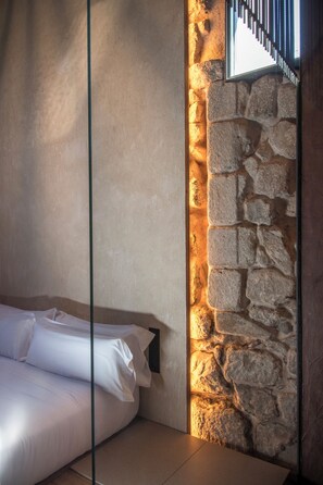 Tallelokero huoneessa, äänieristys, ilmainen Wi-Fi, vuodevaatteet