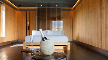 Suite | Soundproofing, free WiFi, bed sheets