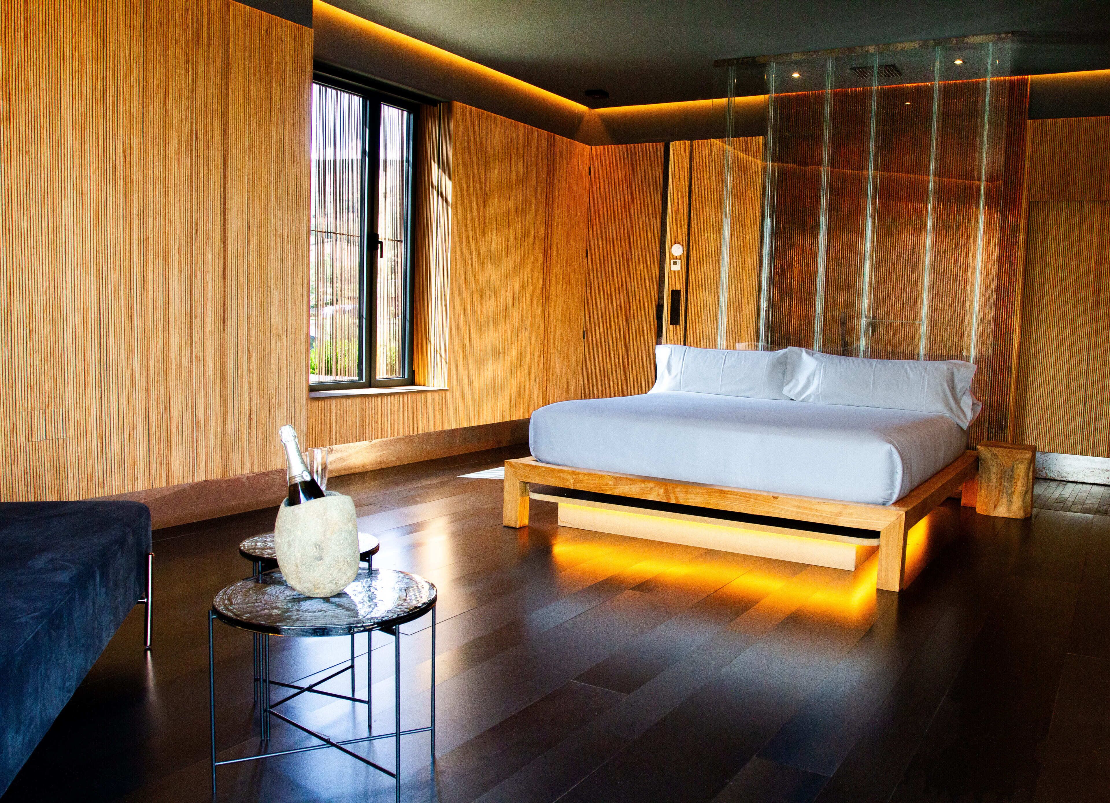 Sviitti | Tallelokero huoneessa, äänieristys, ilmainen Wi-Fi, vuodevaatteet