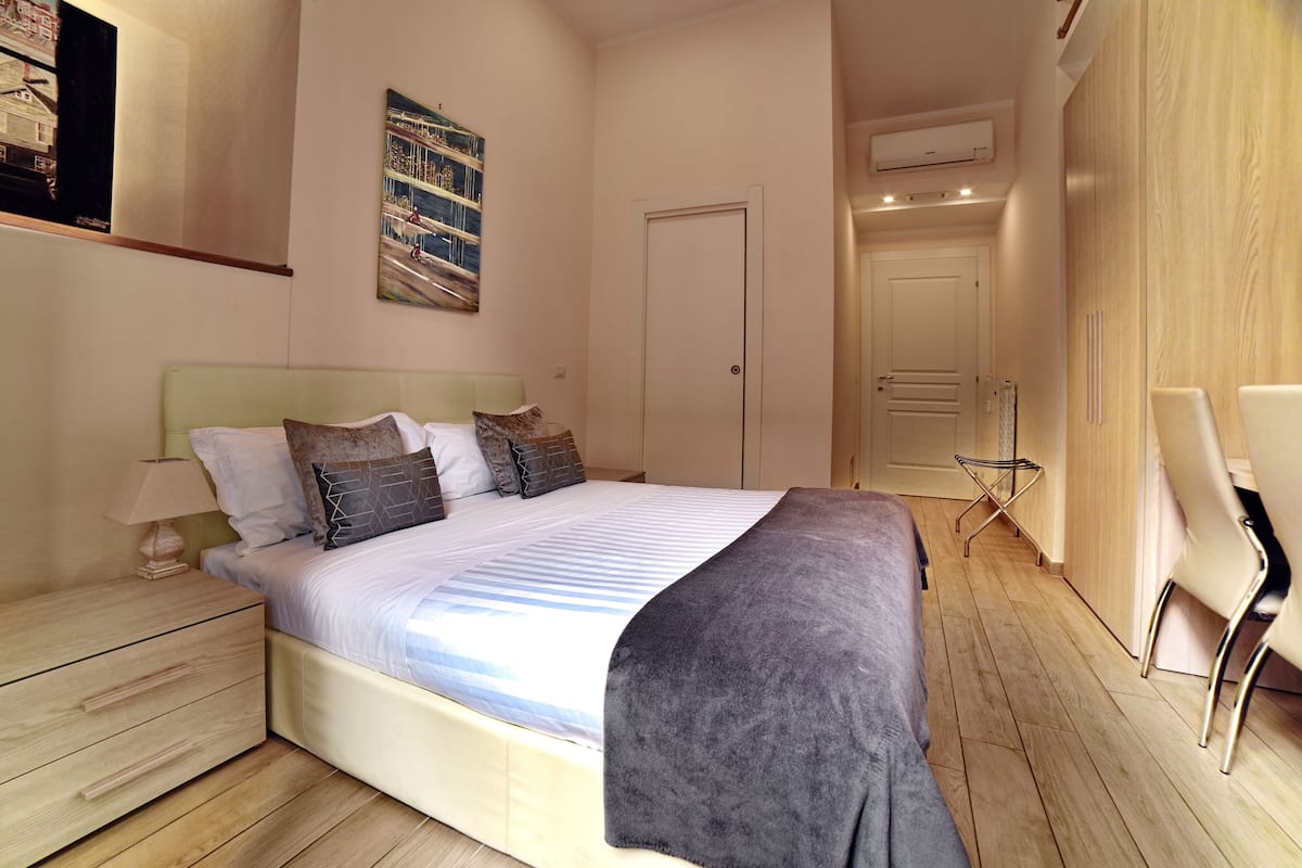 Habitación Deluxe | Caja de seguridad en la habitación y decoración personalizada
