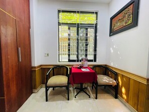 36-inch TV with cable channels - Sapphire Hotel Hue (Hue)