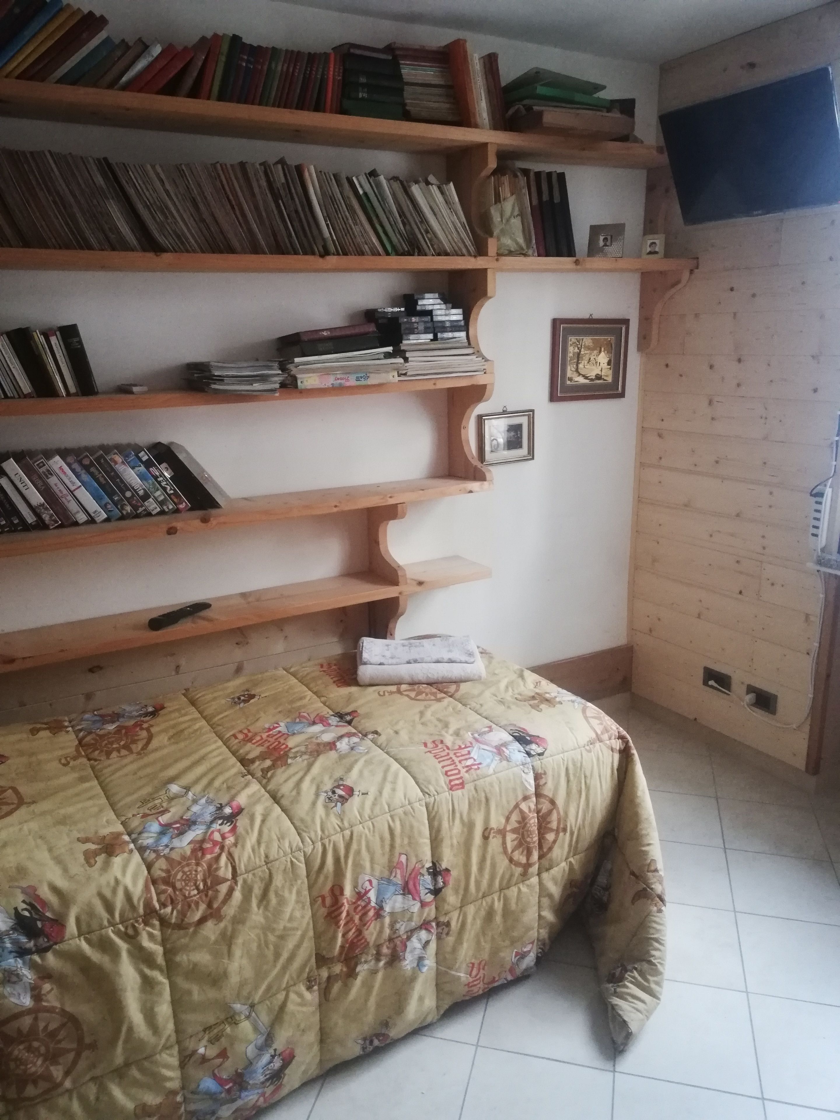 Soundproofing, free WiFi, bed sheets