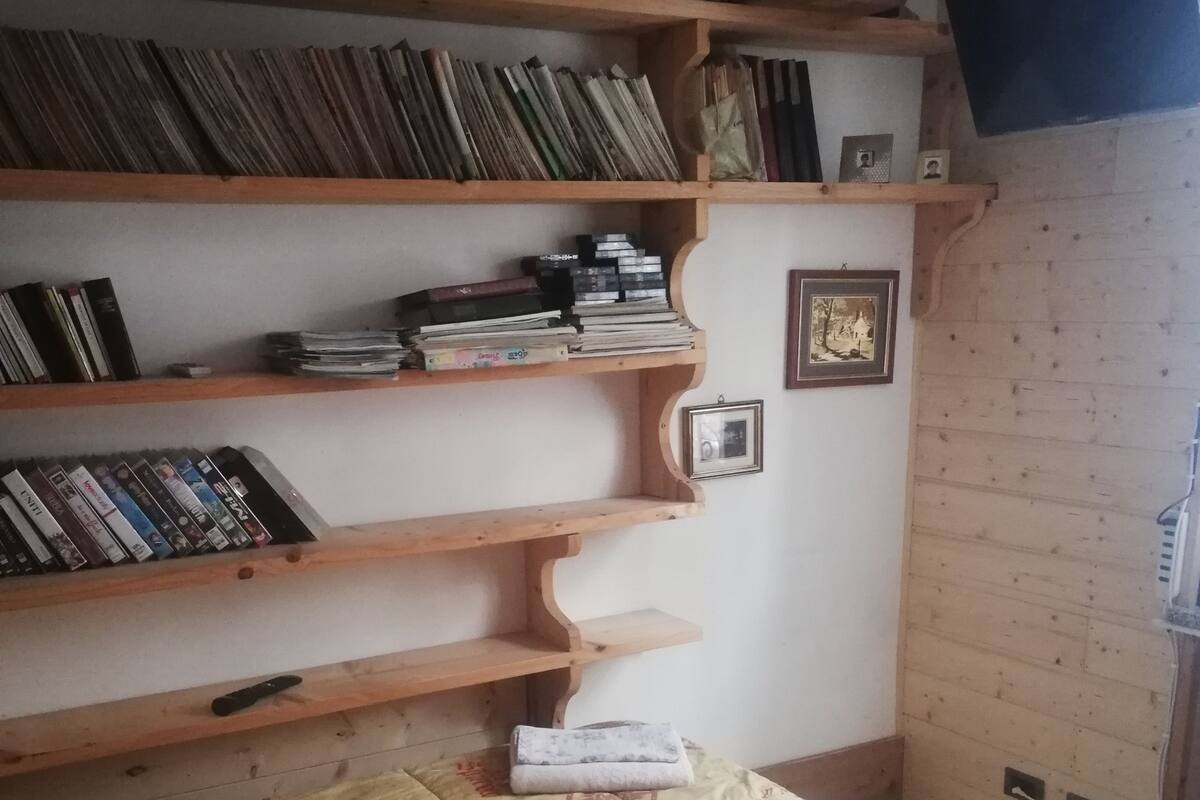 Soundproofing, free WiFi, bed sheets