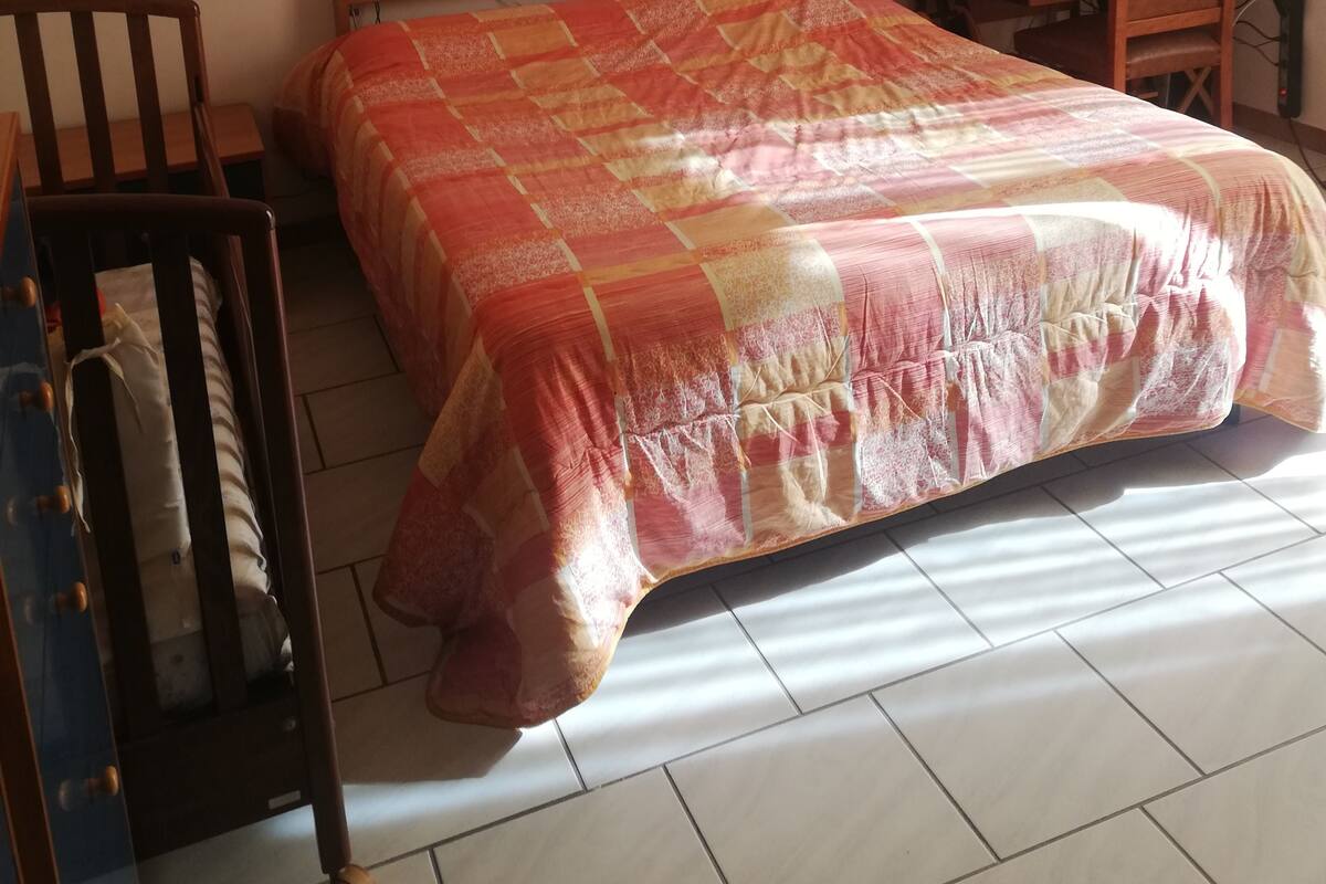 Soundproofing, free WiFi, bed sheets