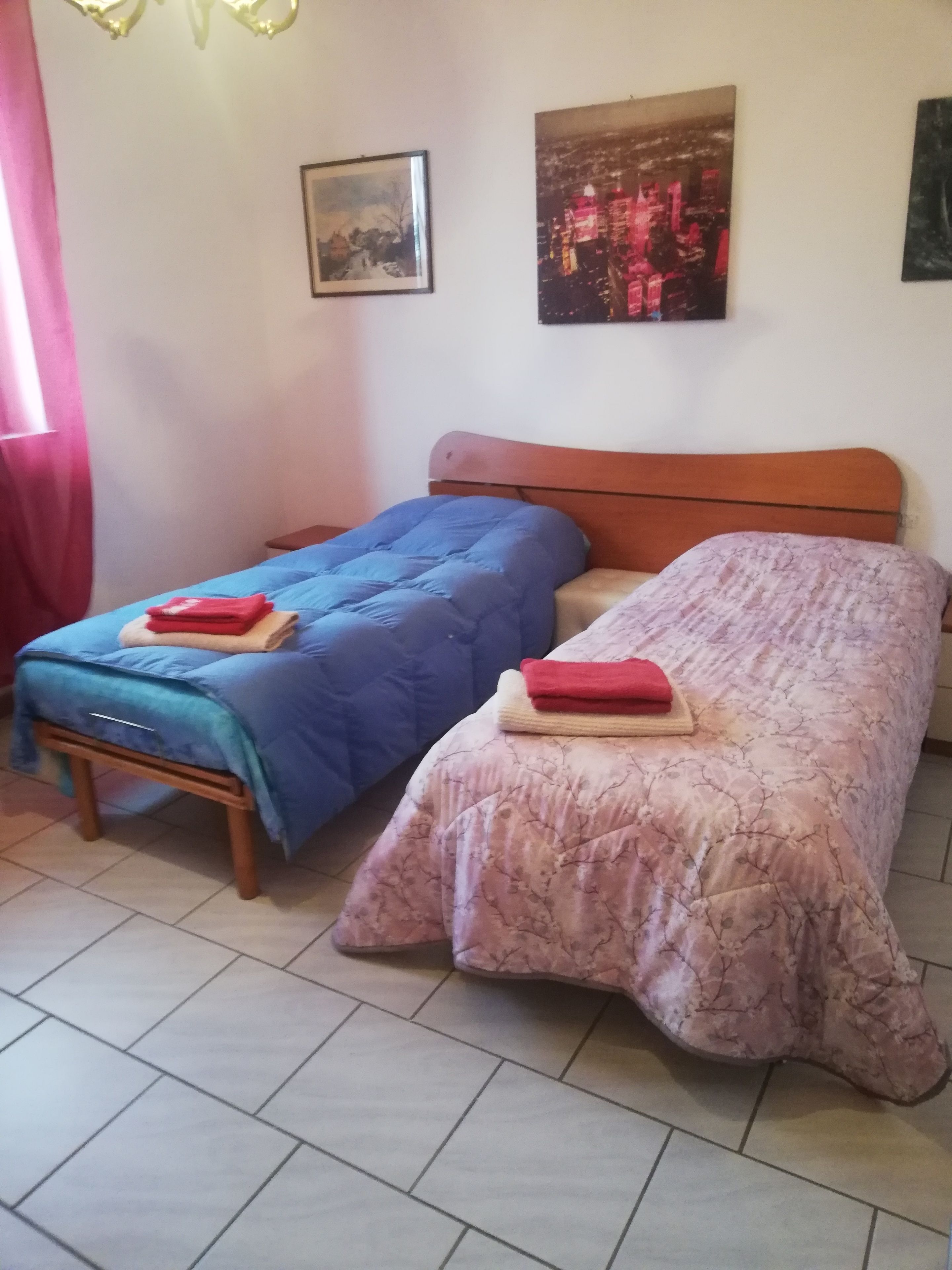 Soundproofing, free WiFi, bed sheets