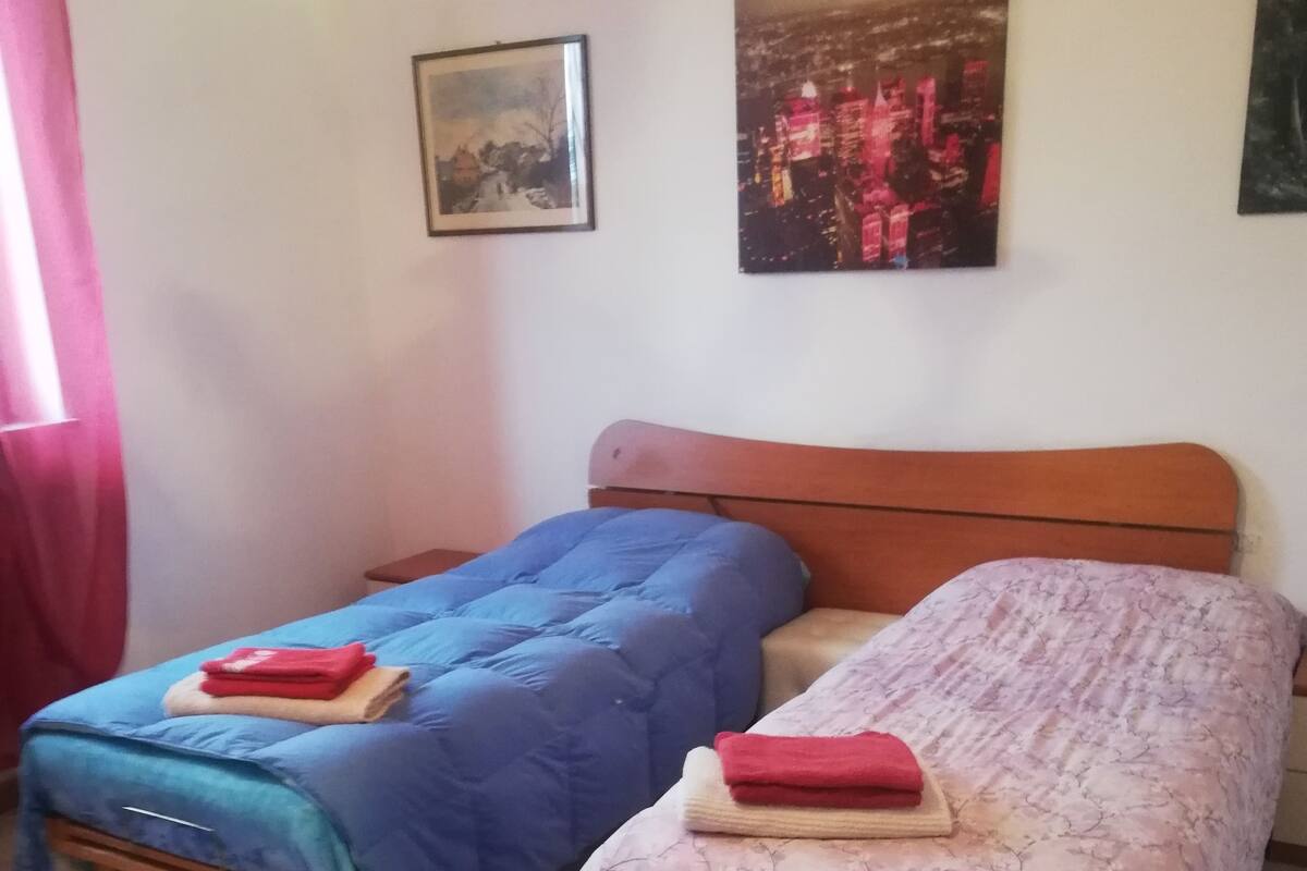 Soundproofing, free WiFi, bed sheets