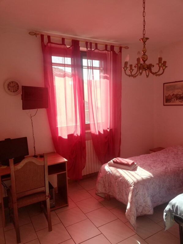 Soundproofing, free WiFi, bed sheets