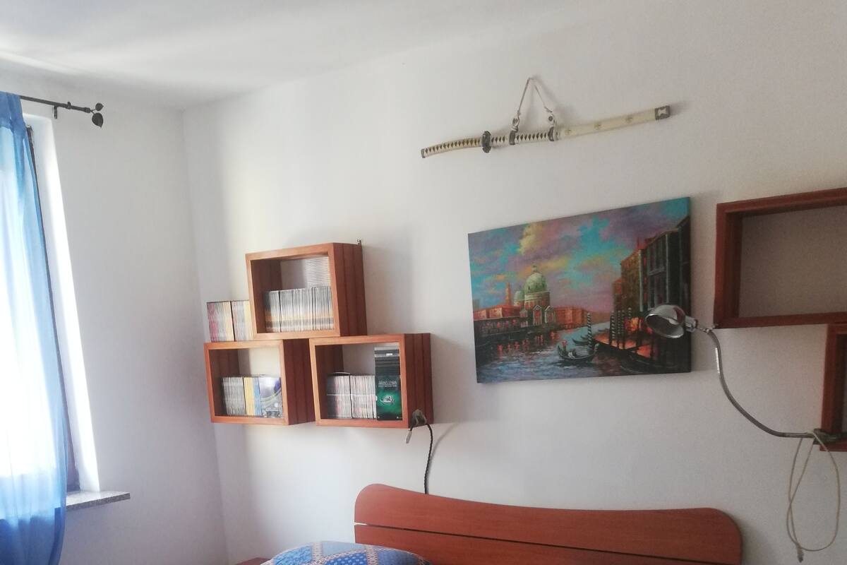 Soundproofing, free WiFi, bed sheets