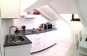 Appartamento, 1 letto queen con divano letto, non fumatori | Cucina privata | Frigorifero, piano cottura, bollitore elettrico