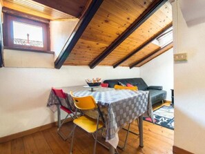 Apartment, 1 Queen Bed with Sofa bed, Non Smoking | In-room dining