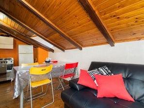 Apartment, 1 Queen Bed with Sofa bed, Non Smoking | Living area