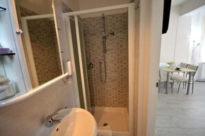 Apartment, Multiple Beds, Non Smoking | Bathroom | Shower, hair dryer, bidet, towels - 4 Tourist House Apartment Centre Bologna (Bologna)