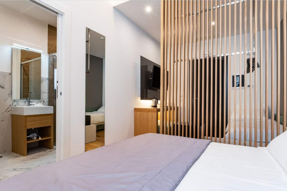 Premium bedding, minibar, in-room safe, soundproofing