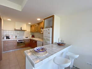 Refrigerador, microondas, horno y lavavajillas 