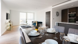 Dining - Platinum Apartment in Hammersmith 9933 (London)