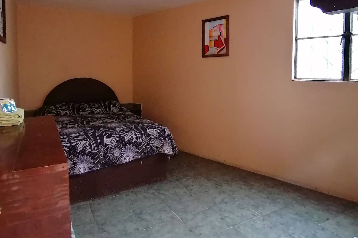 Habitación económica | 1 habitación y ropa de cama