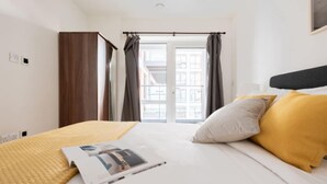 Iron/ironing board, free WiFi, bed sheets - Platinum 2bed Apartment in Ealing 9934 (London)